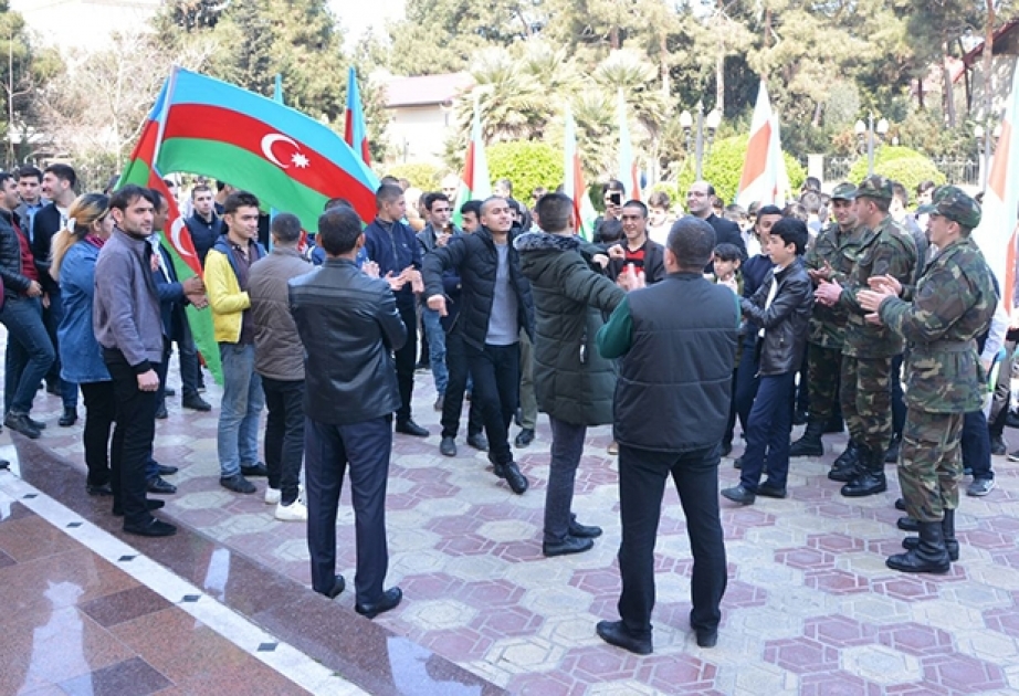 Gənclərin müddətli həqiqi hərbi xidmətə təntənəli yolasalma mərasimləri davam edir