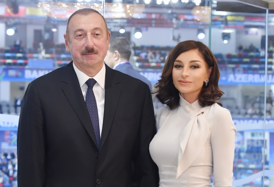 President Ilham Aliyev and first lady Mehriban Aliyeva congratulate Azerbaijani people on birth of 10 millionth citizen