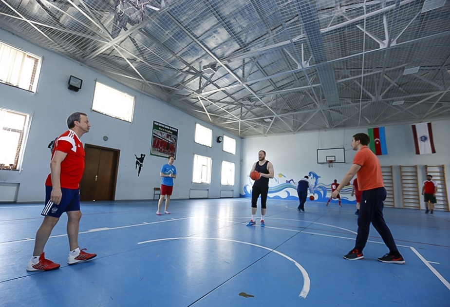 FIDE prezidenti Şəmkirdə basketbol oyununda iştirak edib