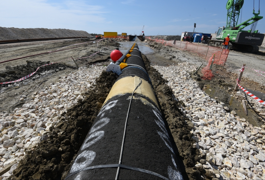TAP pose ses premiers tubes en mer dans les eaux albanaises