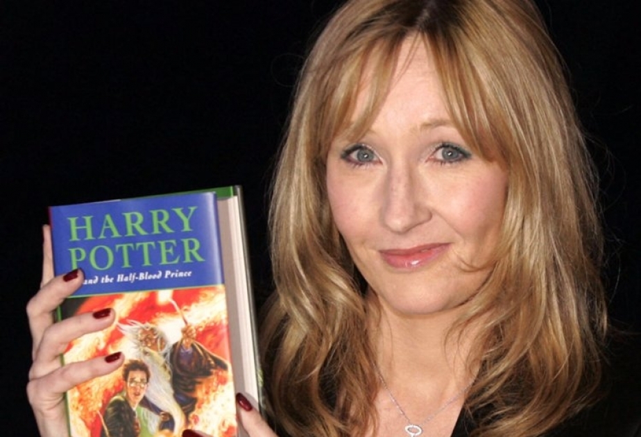 Keçmiş köməkçisi “Harri Potter”in müəllifinə 18 min funtsterlinq ziyan vurub