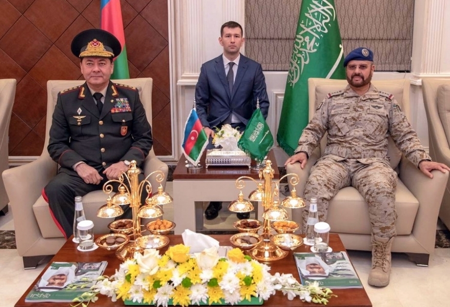 Se firma un acuerdo de cooperación militar entre Azerbaiyán y Arabia Saudí