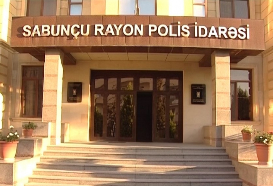 Qəbiristanlıqdan dəmir çərçivələri oğurlamaqda şübhəli bilinən iki nəfər polis tərəfindən saxlanılıb
