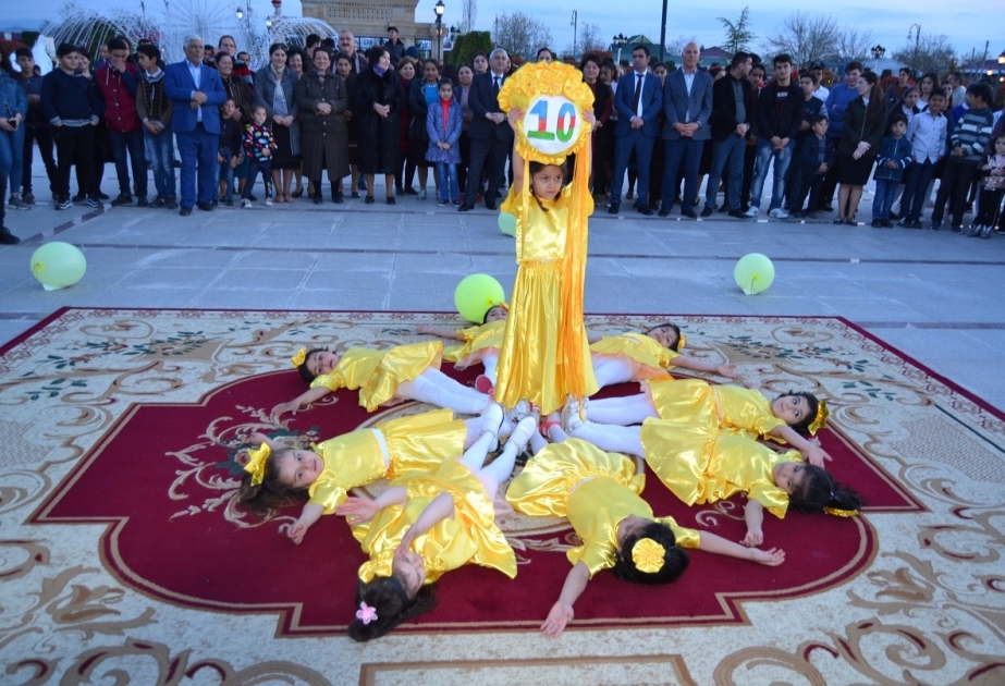 On milyonuncu sakinin dünyaya gəlməsi münasibətilə Füzulidə fləşmob və konsert keçirilib