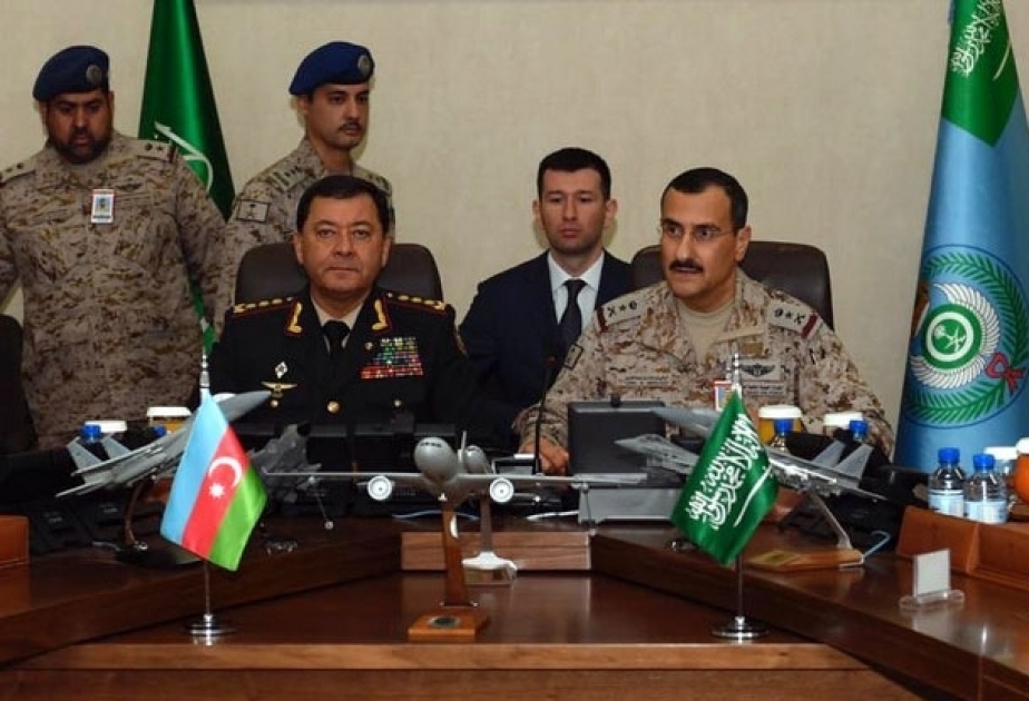 Jefe de Estado Mayor azerbaiyano visitó el centro de operación de la Real Fuerza Aérea Saudí