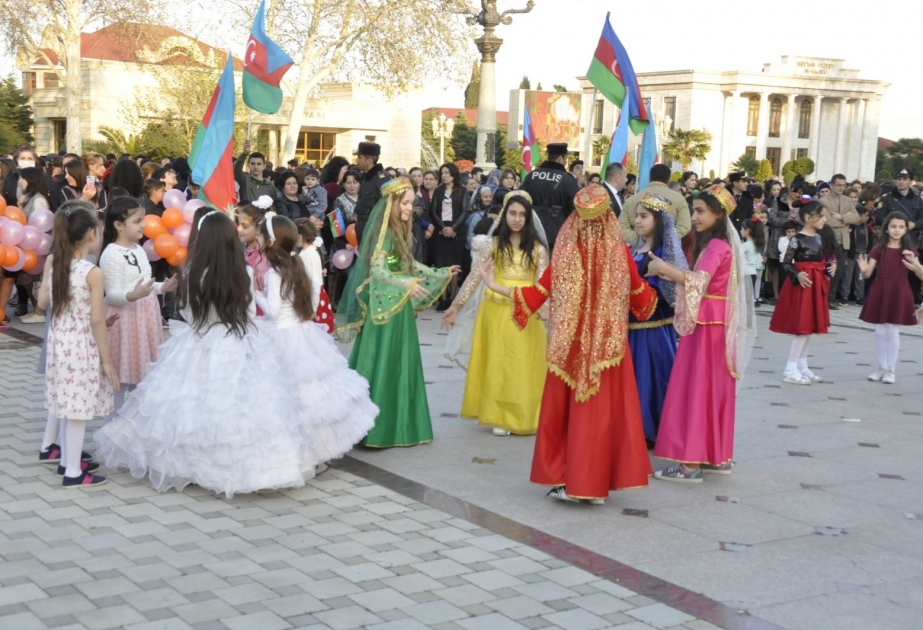Bərdəlilər 10 milyonuncu sakinin dünyaya gəlməsini konsert və ağacəkmə aksiyası ilə qeyd ediblər