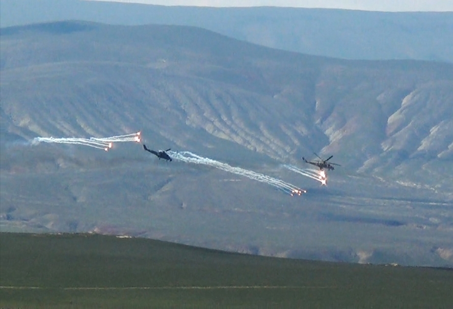 Hərbi Hava Qüvvələrinin helikopter bölmələrinin taktiki-uçuş məşqləri keçirilib VİDEO