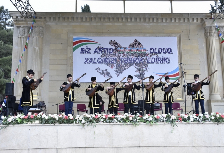 Abşeron rayonunda on milyonuncu sakinin doğulması münasibətilə silsilə təbirlər təşkil olunub