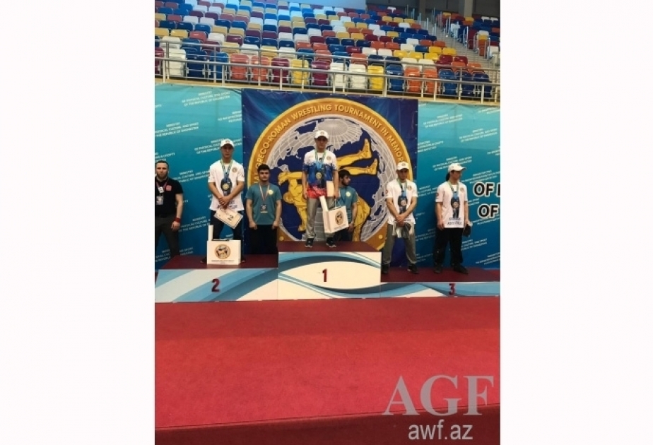 Luchador azerbaiyano obtiene la medalla de plata en el torneo de Daguestán