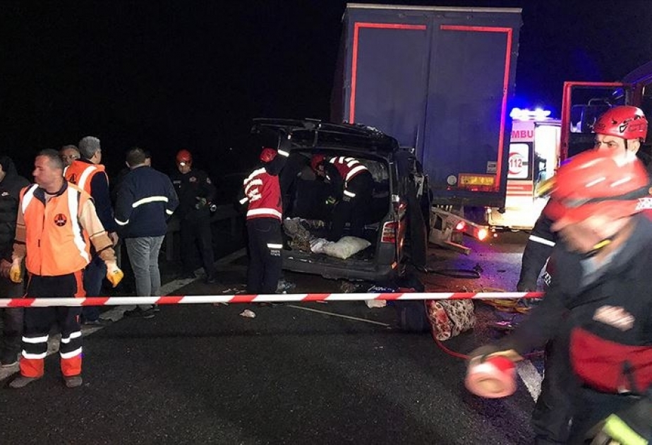 Türkiyədə 5 nəfərin ölümünə səbəb olan yol-nəqliyyat hadisəsi baş verib
