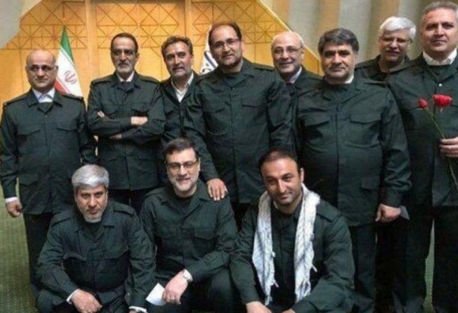 İranlı deputatlar parlamentin iclasına hərbi formada gəliblər