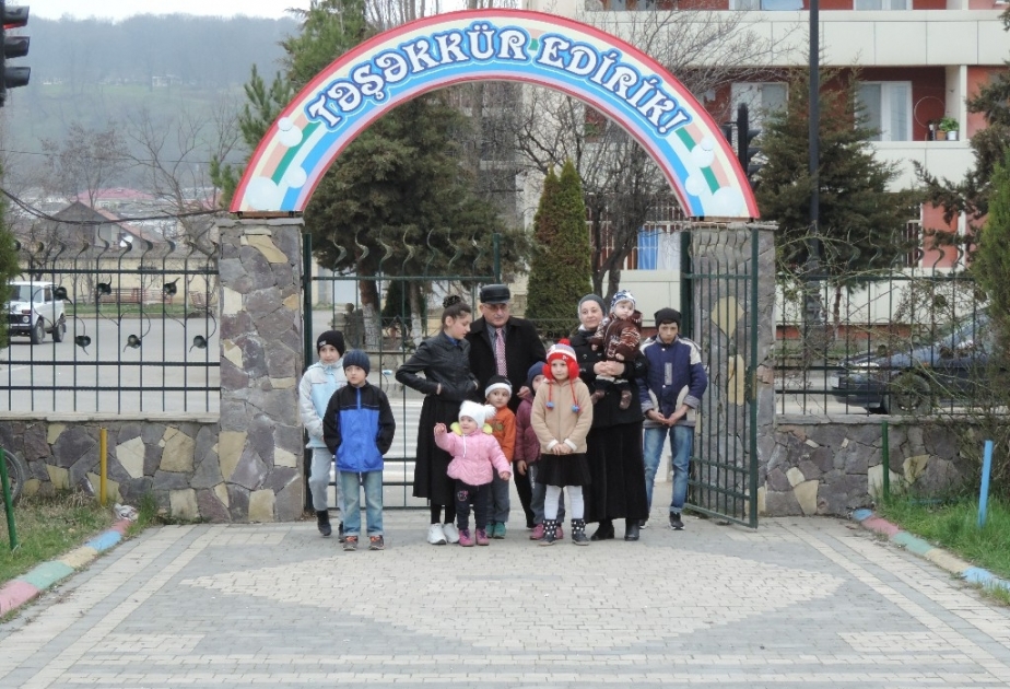 Kiçiyi on aylıq, böyüyü 22 yaşında: Qusarda yaşayan çoxuşaqlı Məmmədovlar ailəsindən  REPORTAJ VİDEO