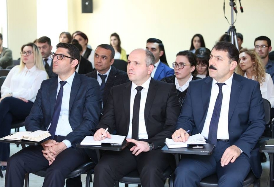 Aİİ-də “Elmi məqalənin yazılması və beynəlxalq elmi nəşrlərin tələbləri” mövzusunda seminar keçirilib
