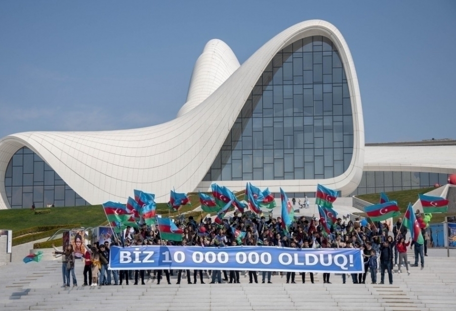 Нас 10 миллионов. В 2003-2018 годах население Азербайджана увеличилось на 1,8 миллиона