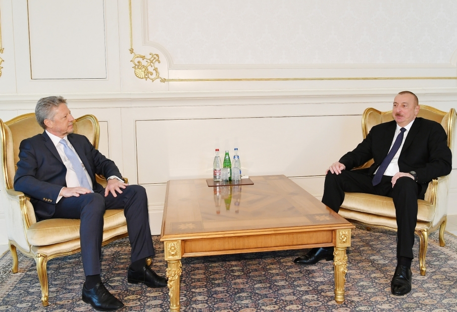 Ilham Aliyev recibe las cartas credenciales del flamante embajador argentino