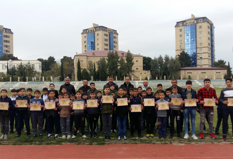 Naftalanda atletika üzrə şəhər birinciliyinin qalibləri mükafatlandırılıb