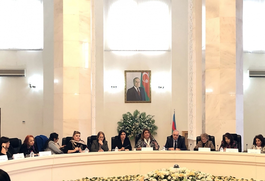 Dövlət Komitəsində keçirilən tədbirdə qadın və uşaq hüquqlarının müdafiəsi məsələləri müzakirə olunub