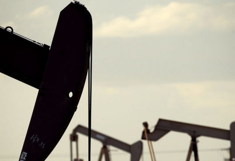 Martda qlobal neft tədarükü azalıb