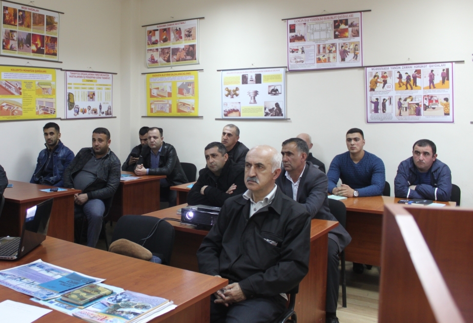FHN-in Şimal-Qərb Regional Mərkəzində “Xilasetmə manqa komandirləri” kateqoriyası üzrə mülki müdafiə kursları təşkil olunub