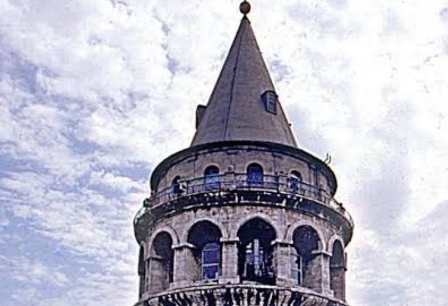 İstanbulun Qalata qülləsində faciə baş verib