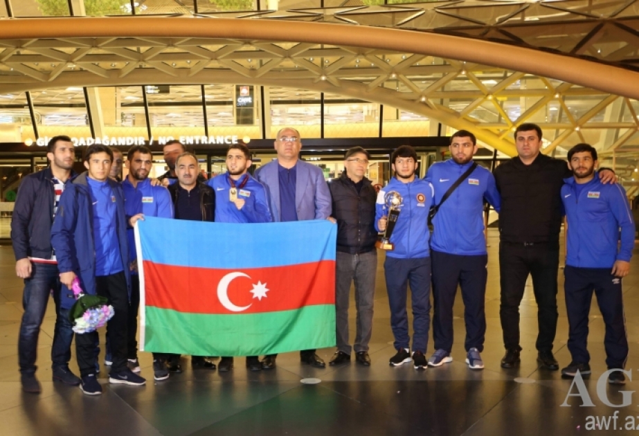 Sərbəst güləş üzrə Avropa çempionatında üçüncü yeri tutan yığma komandamız Vətənə qayıdıb