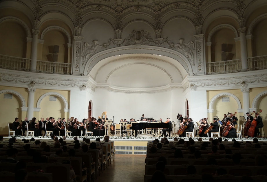 On iki nömrəli musiqi məktəbinin şagirdləri hesabat konserti ilə çıxış edib