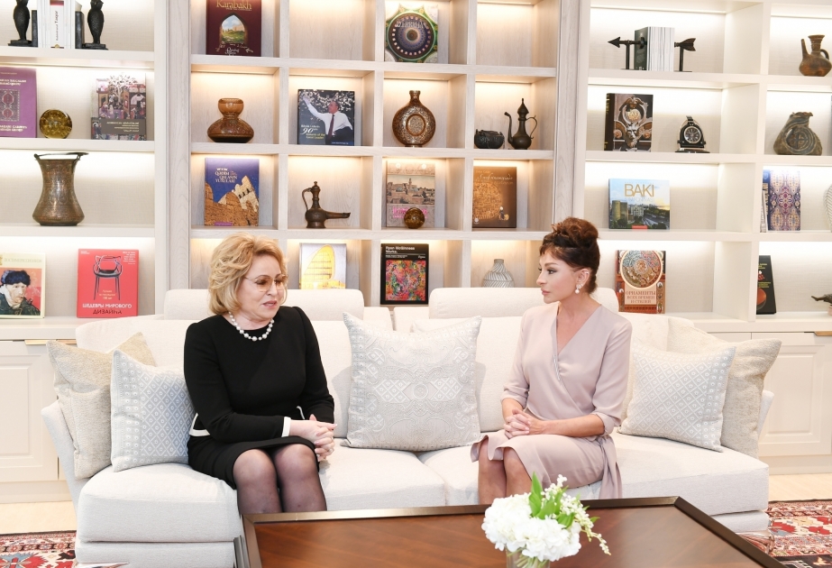 Erste Vizepräsidentin Mehriban Aliyeva trifft Walentina Matwijenko