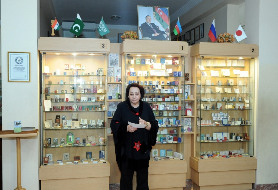 Miniatür Kitab Muzeyində “Sənətşünas düşüncələri” miniatür kitabının təqdimatı olub