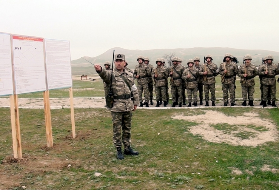 Ali Hərbi Məktəbin kursantları atış çalışmalarını yerinə yetirirlər