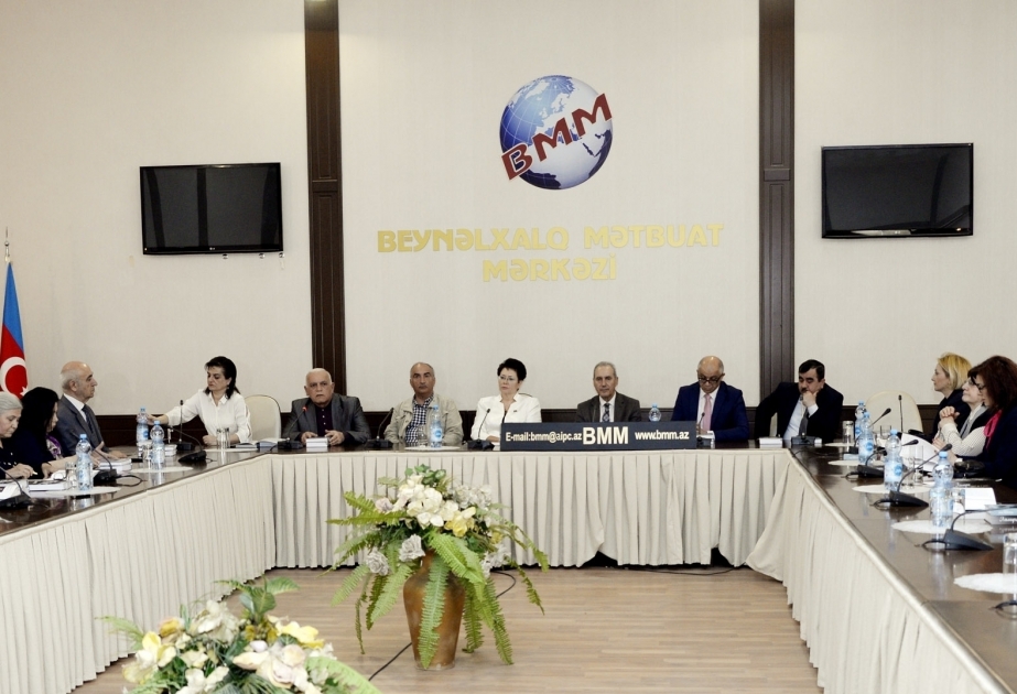 Elmira Axundovanın yeni kitablarının təqdimatı olub VİDEO