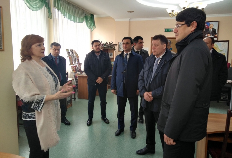 Diasporla İş üzrə Dövlət Komitəsinin sədri Kiyevdə Səməd Vurğun adına Kitabxanada olub