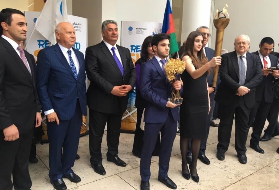 J-100 : Rome remet la flamme du Festival olympique de la jeunesse européenne à l’Azerbaïdjan