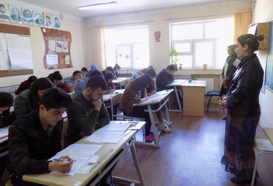Lənkəran və Astarada keçirilən buraxılış imtahanında iki mindən çox XI sinif şagirdi iştirak edib