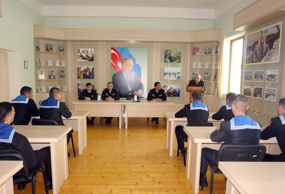 Hərbi dənizçilərlə Hərbi Prokurorluq nümayəndələrinin görüşü olub