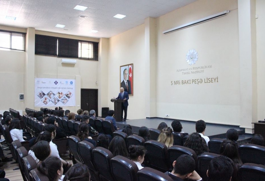 Tələbələr “Startap günləri” barədə məlumatlandırılıb