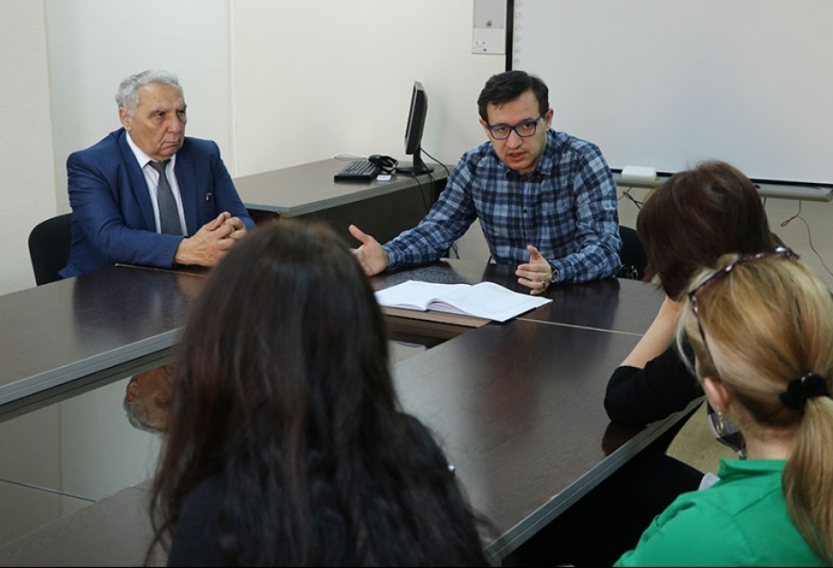 Azərbaycan Universitetində seminar: “XXI əsr gerçəkliyi və müasir Amerika ədəbiyyatı”