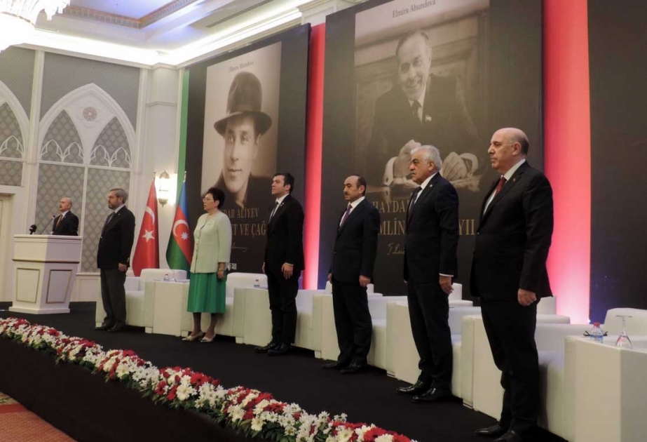 Xalq yazıçısı Elmira Axundovanın ulu öndər Heydər Əliyev haqqında üçcildliyinin Ankarada təqdimatı olub VİDEO