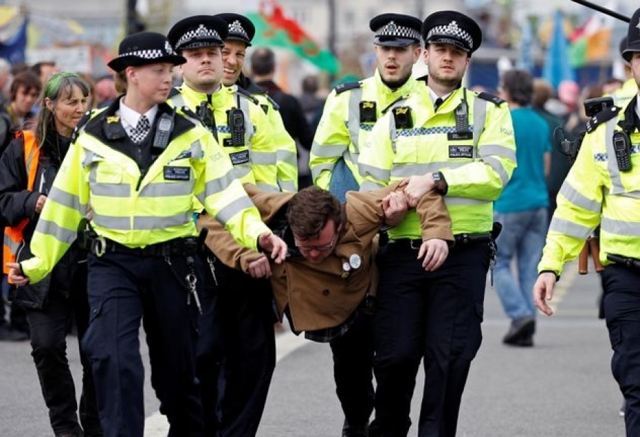Londonda iqlim dəyişikliyi ilə əlaqədar keçirilən mitinq zamanı 290 nəfər həbs olunub