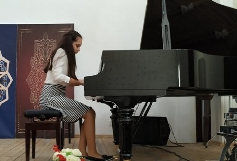 İncəsənət məktəbinin fortepiano şöbəsinin şagirdlərinin konserti olub