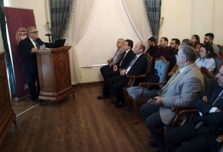 Akademik Urxan Ələkbərov Ankarada Azərbaycanın davamlı inklüziv inkişafı mövzusunda məruzə edib