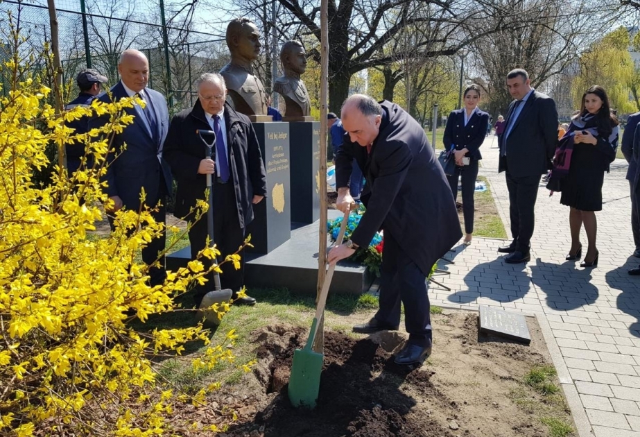 Azerbaijanı FM attends tree-planting ceremony in Warsaw