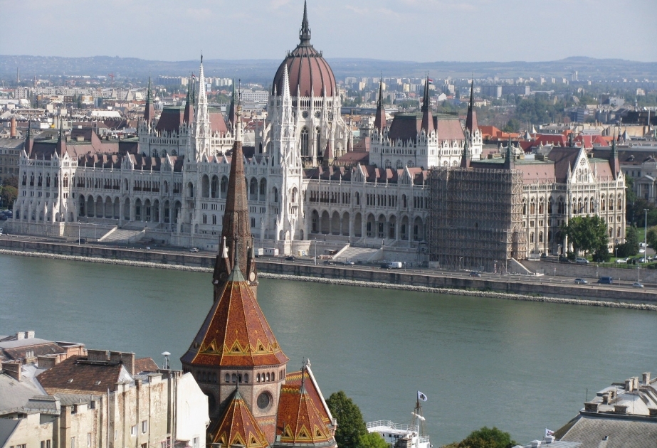 Macarıstan Parlamenti dünyanın ən gözəl görməli yerlərinin ilk onluğundadır