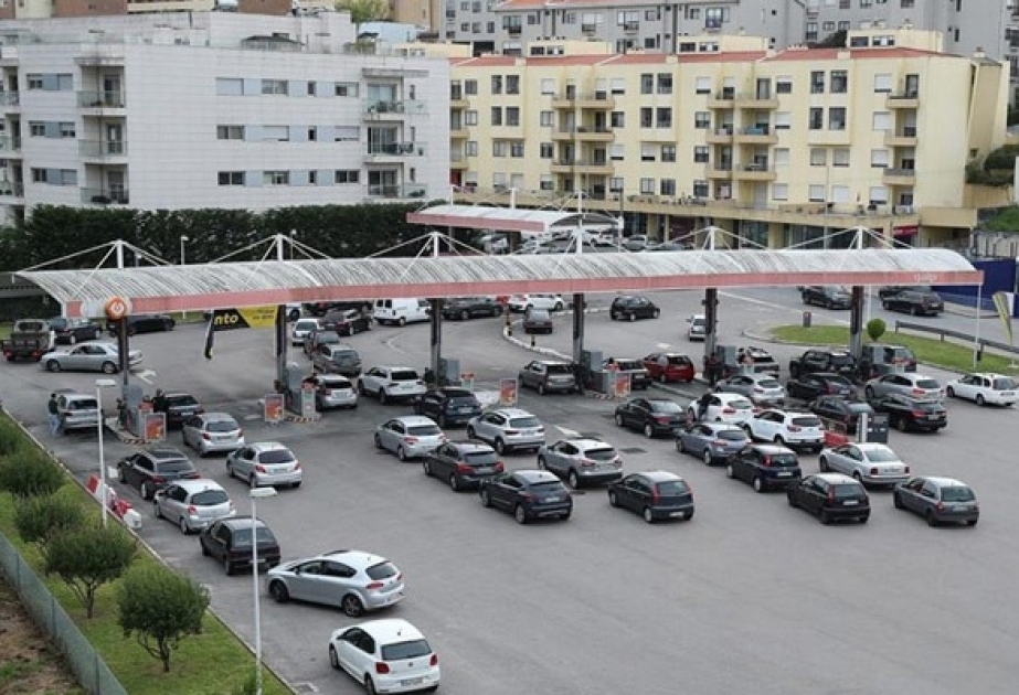 В Португалии нехватка топлива парализует работу такси