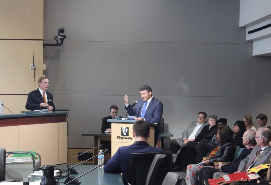 Presentación sobre Azerbaiyán en el distrito más grande del Estado de Washington