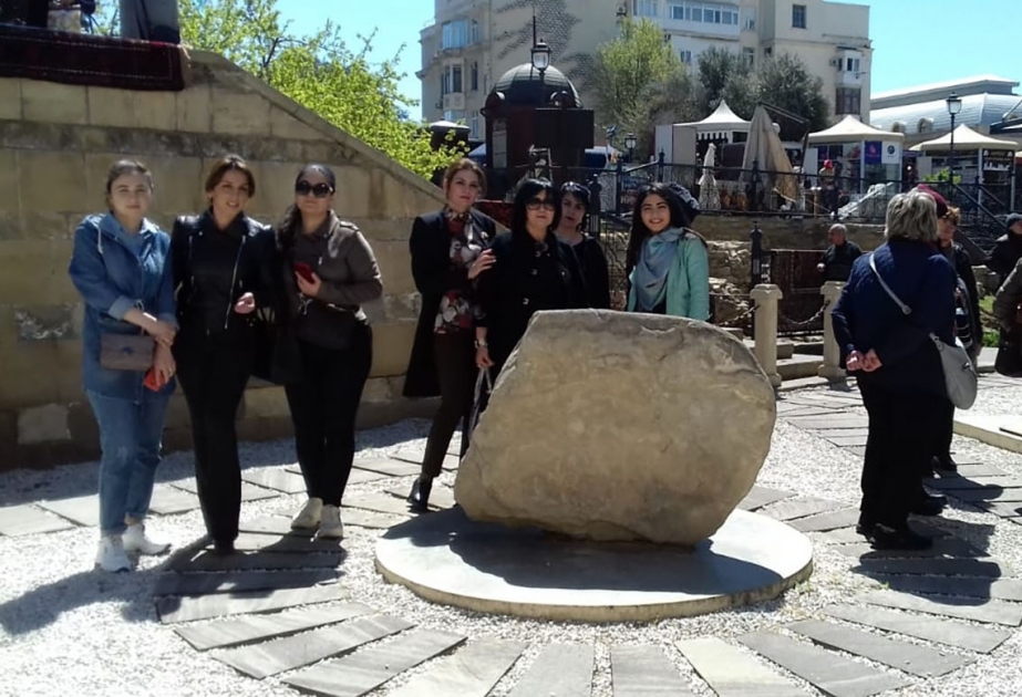 Beynəlxalq Abidələr və Tarixi Yerlər Günü ilə əlaqədar İçərişəhərə ekskursiya təşkil edilib