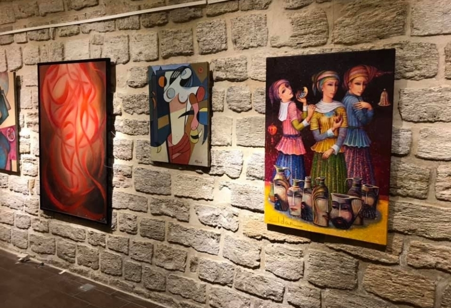 在古城举办"女性的秘密"画展