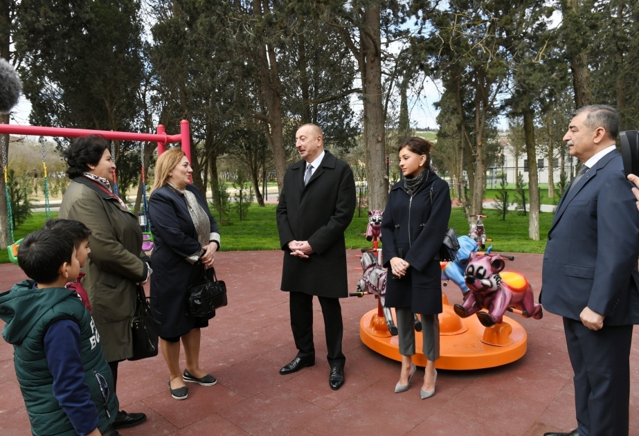 伊利哈姆·阿利耶夫总统视察重修后的巴库加拉丘胡尔镇Neftchilar公园