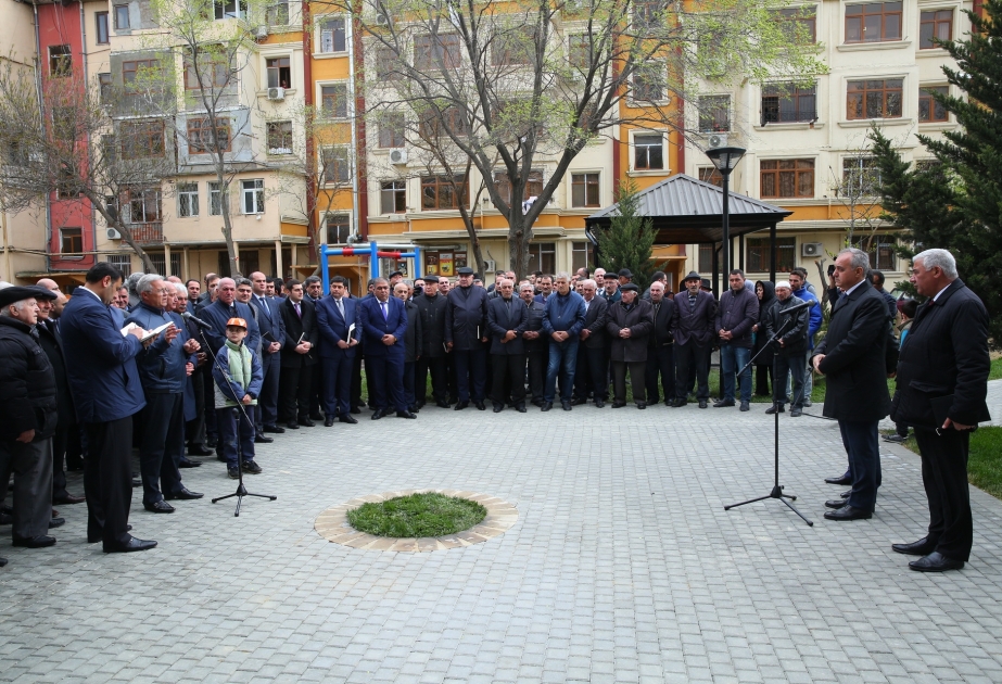Binəqədi rayonunda yeni salınmış abad məhəllədə sakinlərlə görüş olub