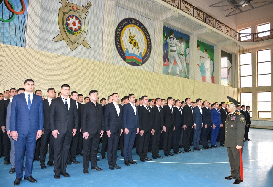 Daxili işlər naziri polis orqanlarında xidmət etmək arzusunda olan gənclərin sıra baxışını keçirib