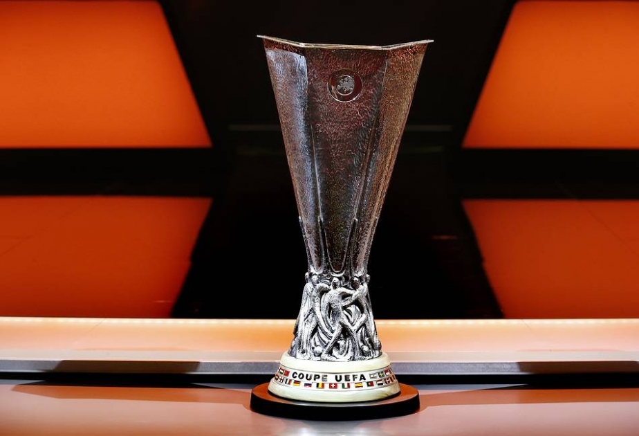 Аршавин представил в Москве трофей футбольной Лиги Европы